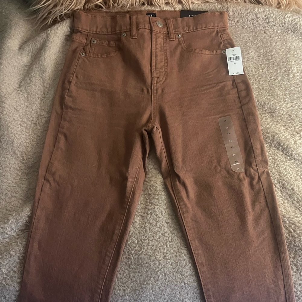 Hi, I’m selling these Gap jeans they are unworn and brand new : )